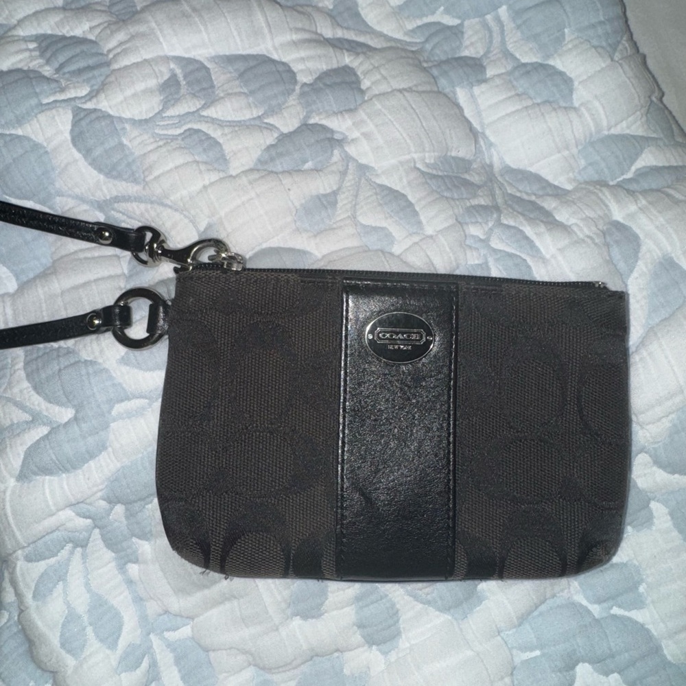 Coach wristlet black